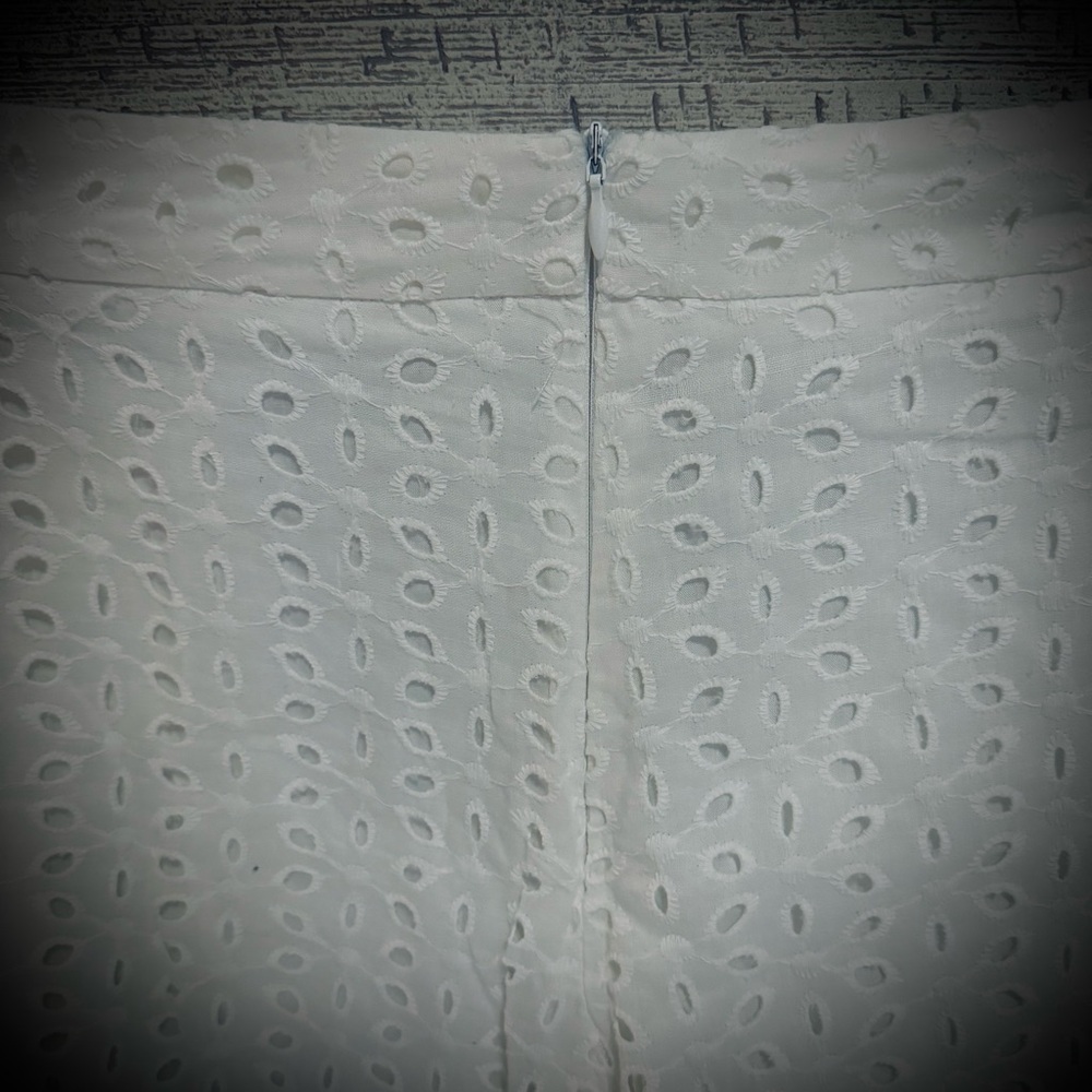 Eyelet Ruffle High-Waisted Shorts - Picture 3 of 5